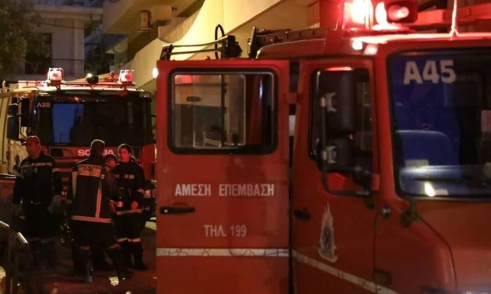 Θεσσαλονίκη: Στις φλόγες "τυλίχτηκε" κτήριο στη Σταυρούπολη (βίντεο)